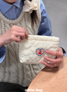 Wfei可爱刺绣补妆包爱心口红化妆包卫生巾收纳包便携大容量月事包