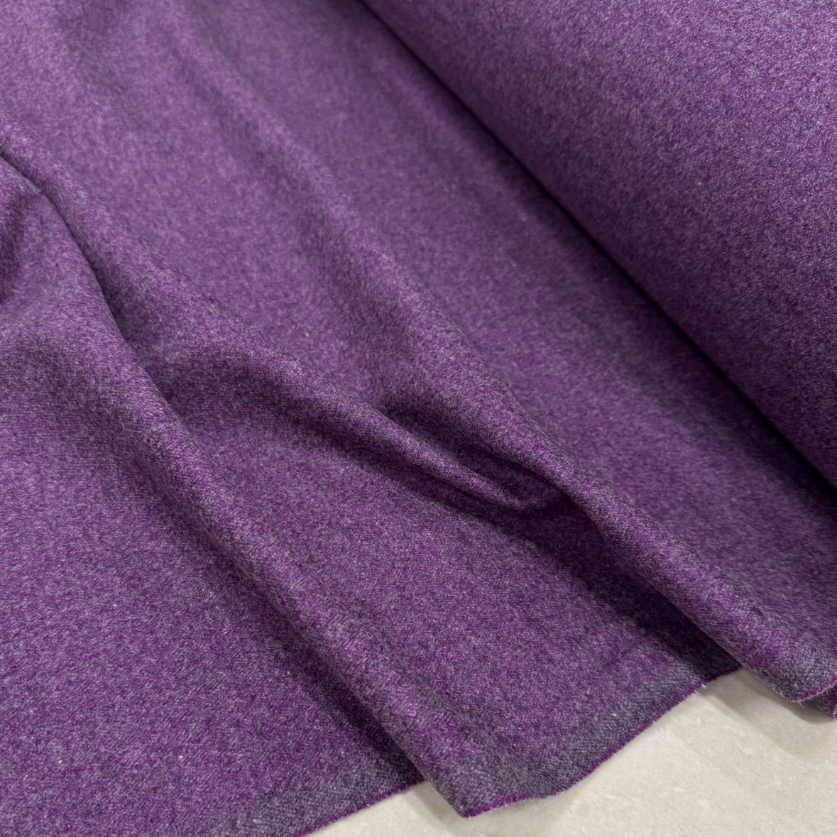 优雅紫色灰色人字纹羊毛布料