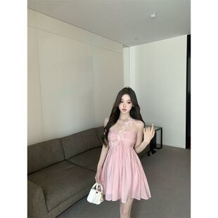 粉色蕾丝拼接斜肩抹胸连衣裙女夏季辣妹小众短裙显瘦高腰a字裙子