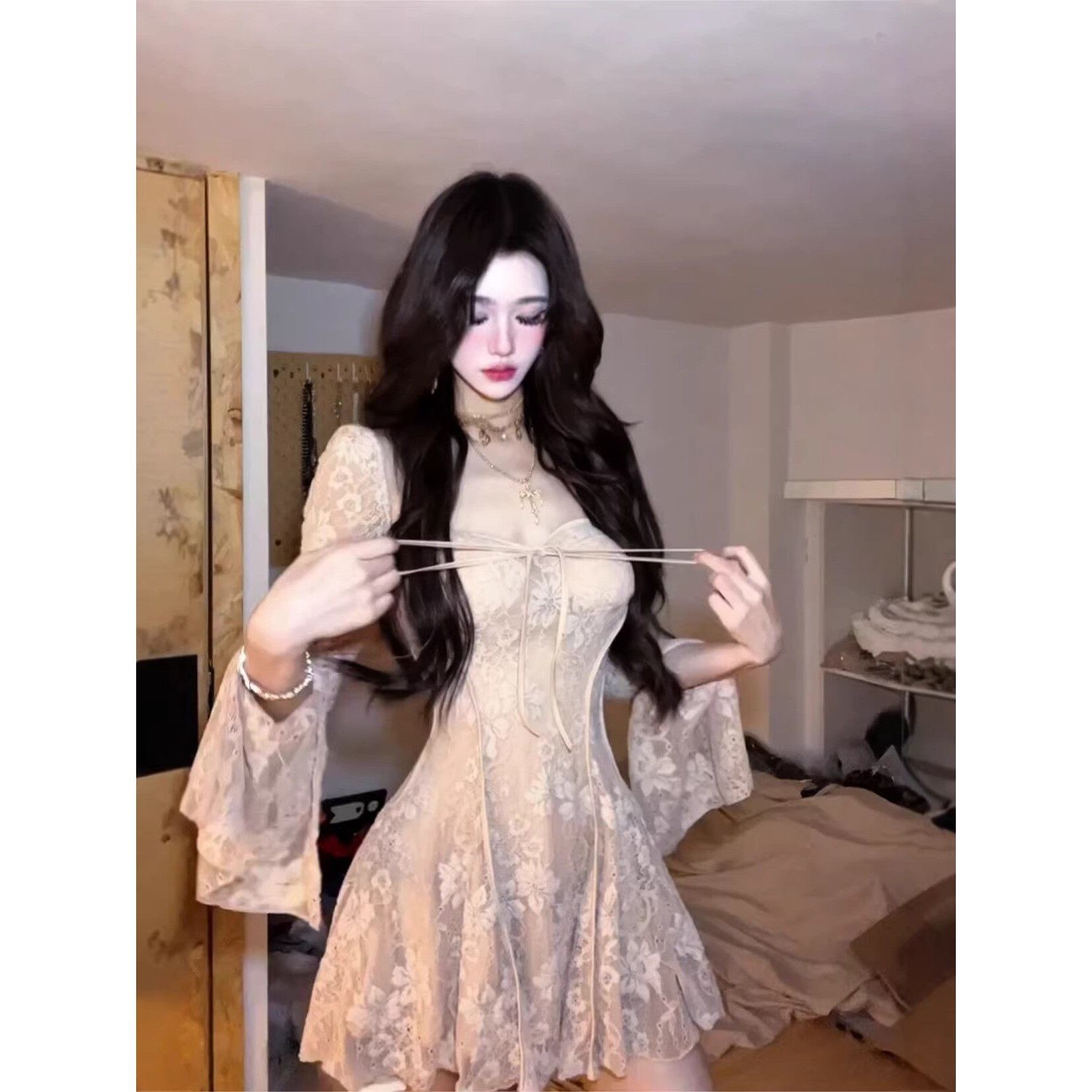 SYJ/舒衣家 法式纯欲蕾丝一字肩喇叭袖连衣裙女秋冬气质收腰短裙