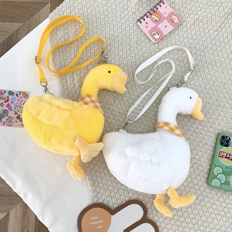 单肩斜跨包毛毛包卡通毛绒鸭子撞色