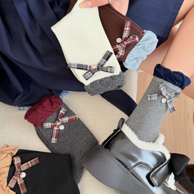 2025秋冬新款袜子女甜美蝴蝶结潮袜无骨袜拼色饰品袜时髦棉中筒袜