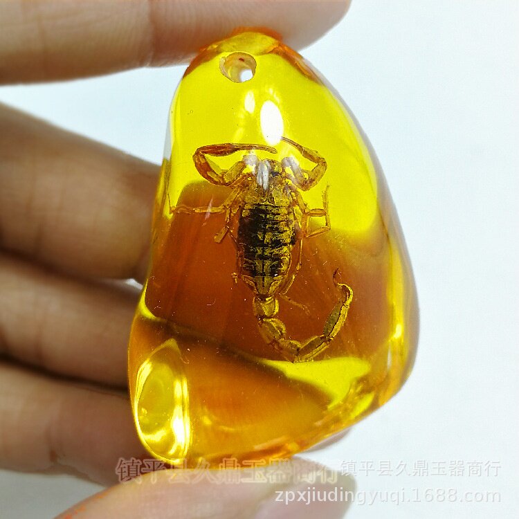 琥珀真虫蜜蜡吊坠 人工昆虫标本水滴形琥珀挂件坠子配件批发
