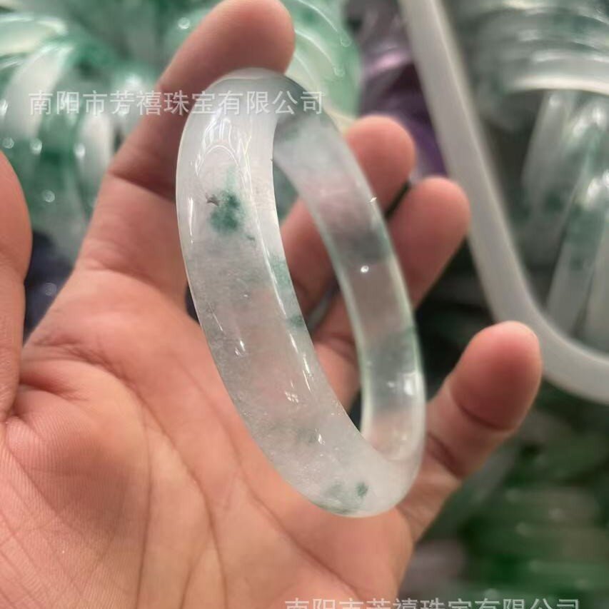 厂家新坑翡翠冰种飘花方形手镯高冰飘花玉镯石英岩玉手镯新款