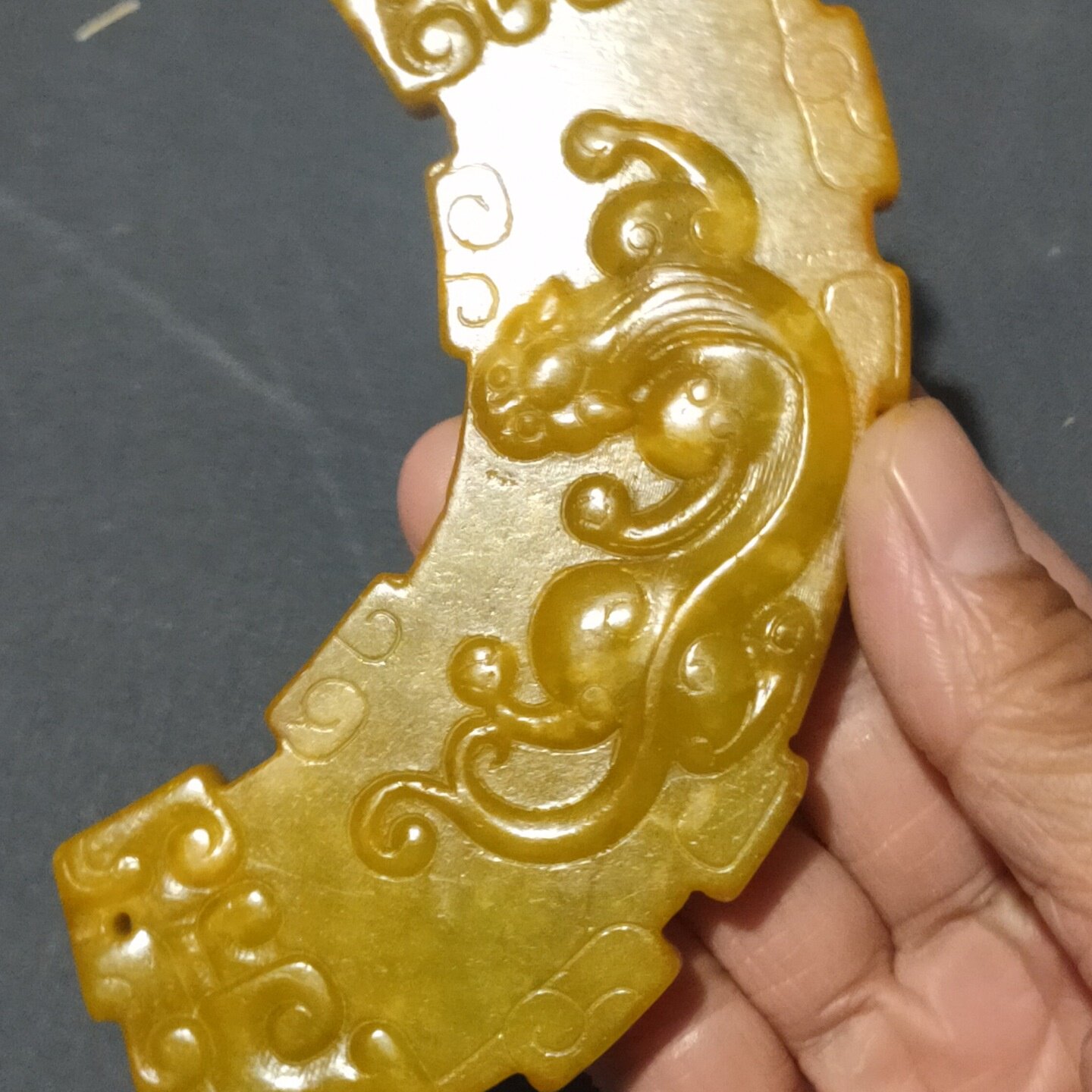 大量批发直播供货仿古做旧工艺品岫玉雕刻盘龙玉璜古风玉佩挂件