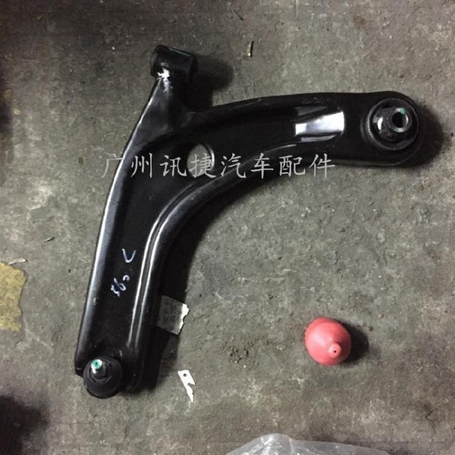 适用于东风风光560 S560下支臂 摆臂 前轮悬挂臂托架 三角臂总成