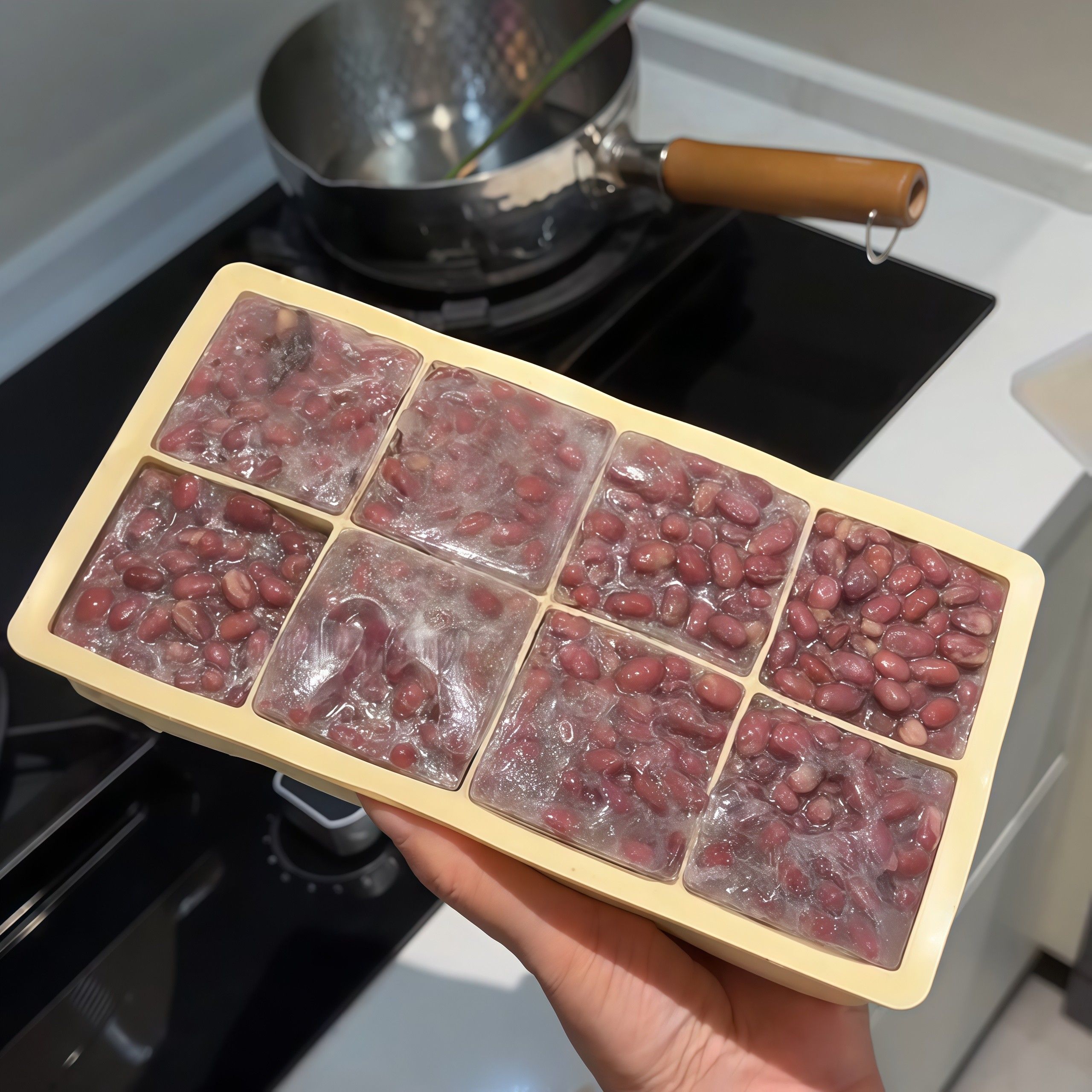 矽胶冰块模具方形带盖子厨房家用制冰神器夏季冷饮红豆冷冻盒食品