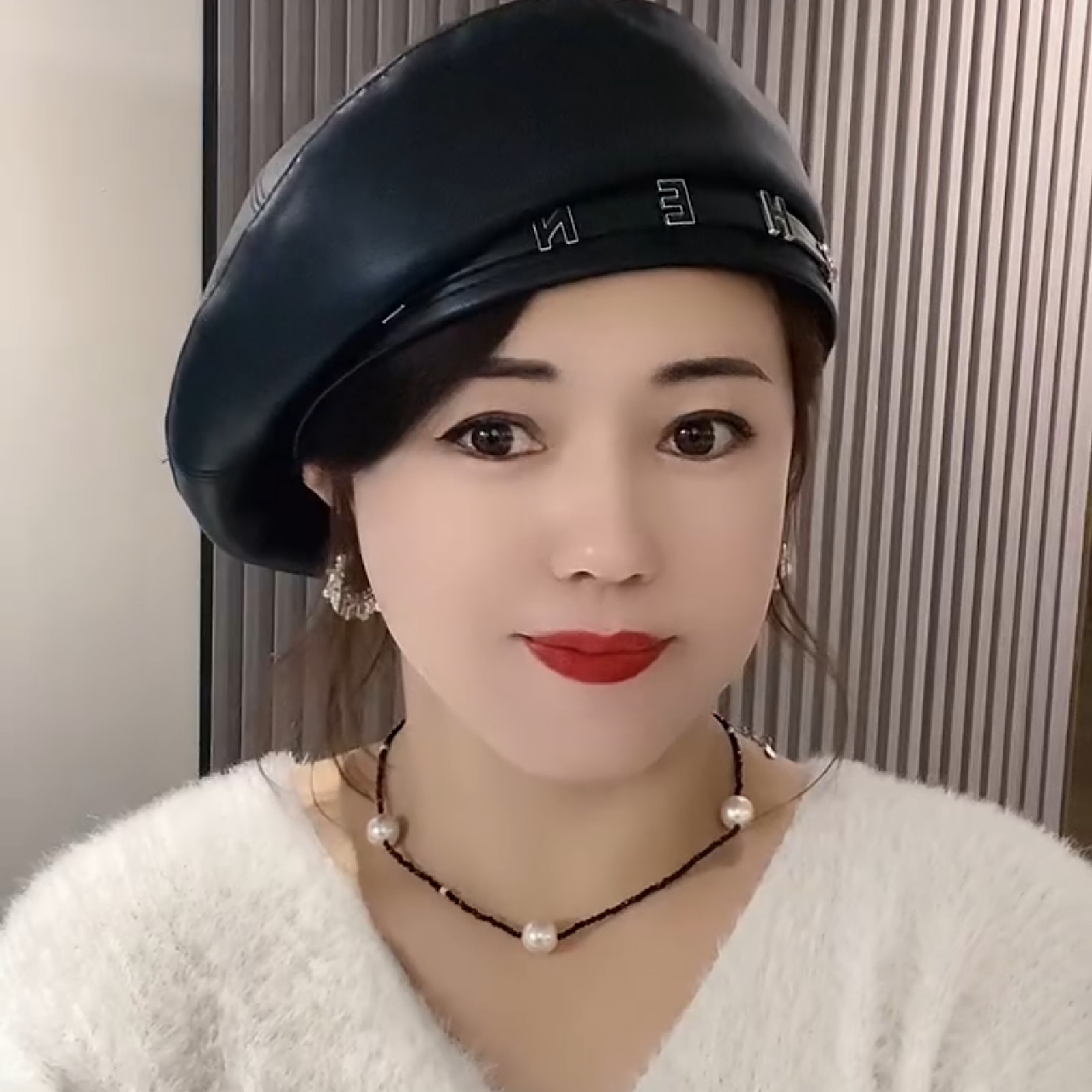 韩国黑色高品质PU皮质平顶贝雷帽女英伦字母日系链条字母百搭时尚