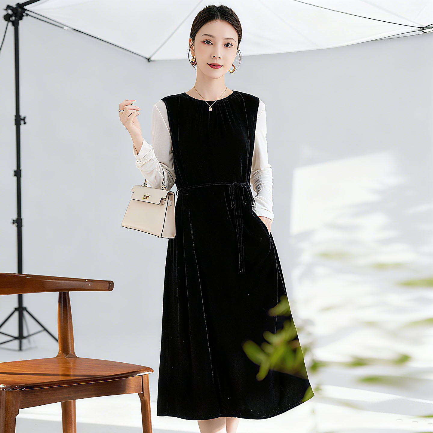 水墨佳人轻奢真丝绒背心连衣裙2025春秋款无袖桑蚕丝系带外搭裙子