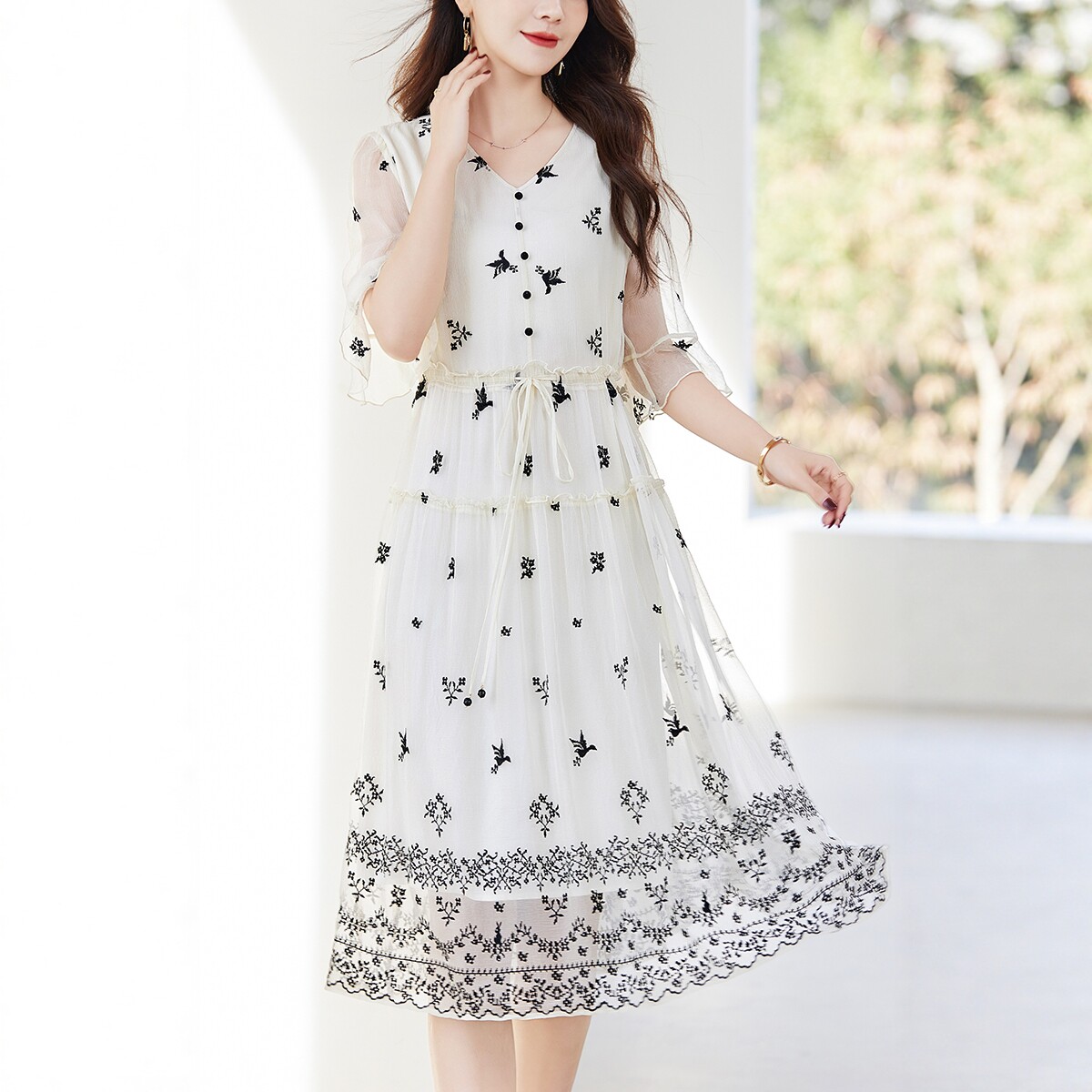 气质妈妈优雅桑蚕丝收腰裙显瘦遮肚V领奢华长裙中年巨好看优雅裙