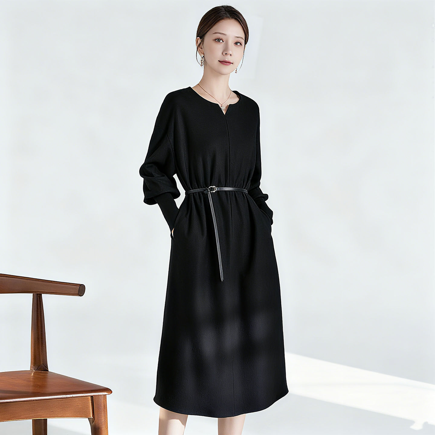 水墨佳人2025秋冬设计感宽松显瘦长袖羊毛连衣裙修身纯色中长裙子