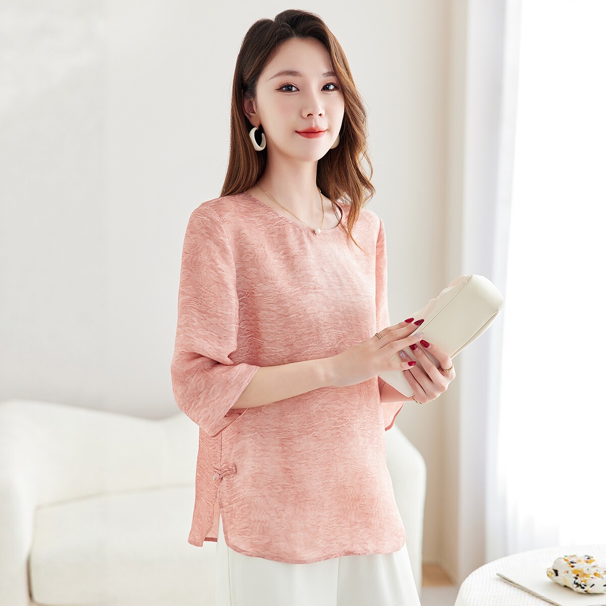 2026年年轻奢华复古桑蚕丝衬衫收腰圆领温柔显瘦遮肚气质衫空调衫