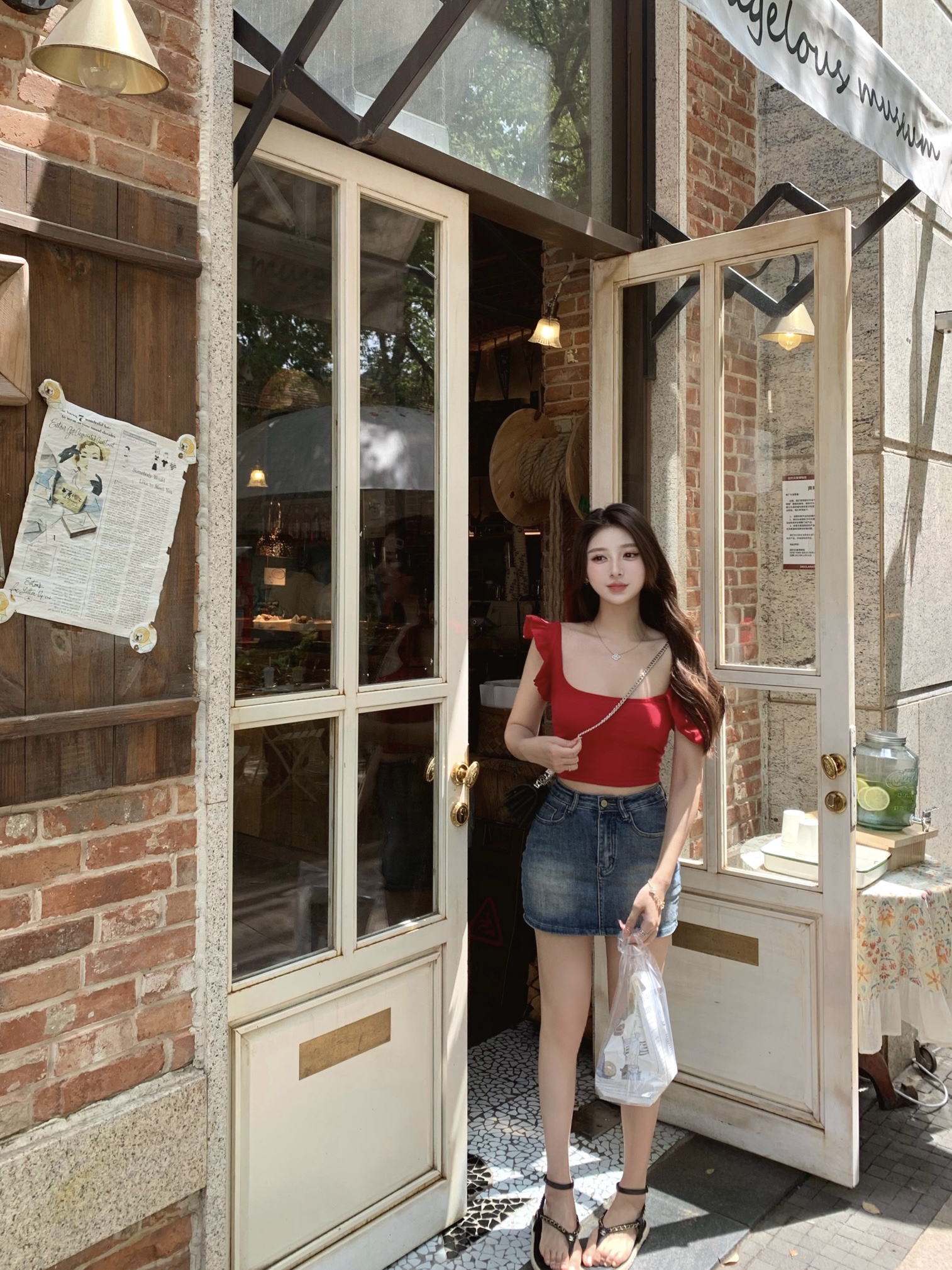 飞袖花边红色上衣一字肩