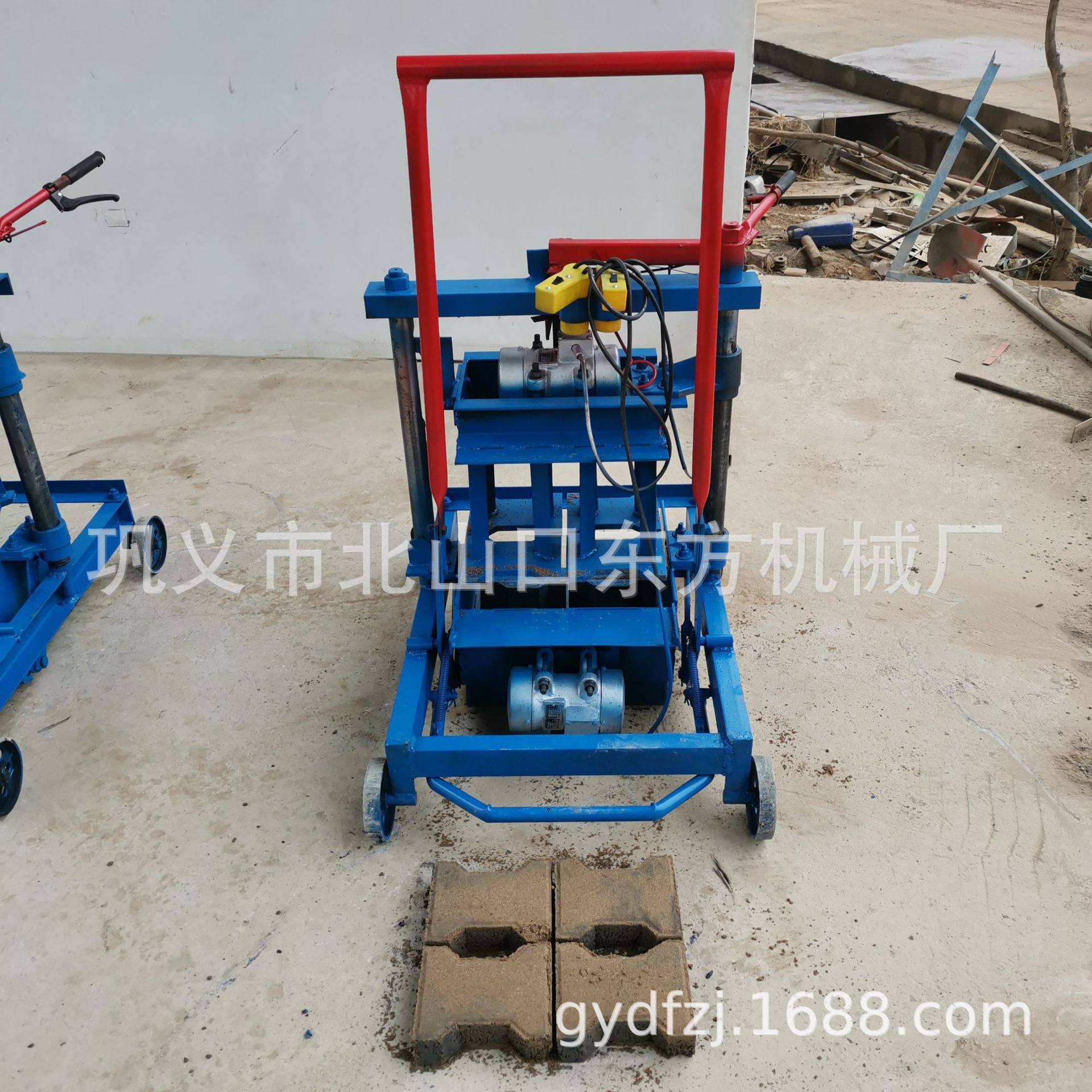 小型移动砖机生产水泥工字砖水泥制砖机家用电便携下蛋式移动砖机