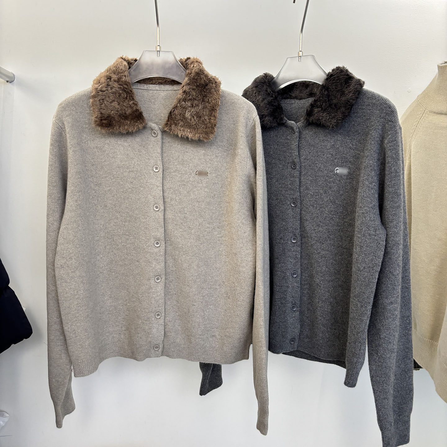 欧洲站2025冬季新款高级感拼接毛领翻领排扣开衫羊毛针织衫毛衣女,女装/女士精品,毛衣,淘宝优惠券,粉丝福利购,淘宝优惠卷