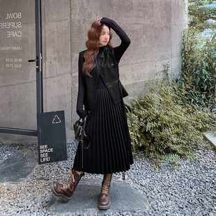 黑色独特设计感巨好看百褶连衣裙套装女2025秋新款PU皮马甲两件套