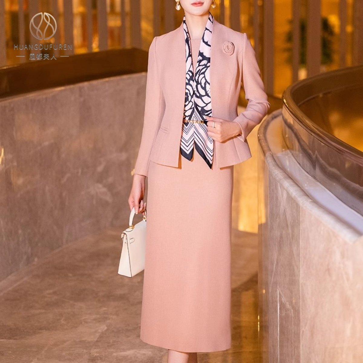 凰都夫人粉色西装套装裙女2025秋季新款气质修身显瘦连衣裙两件套
