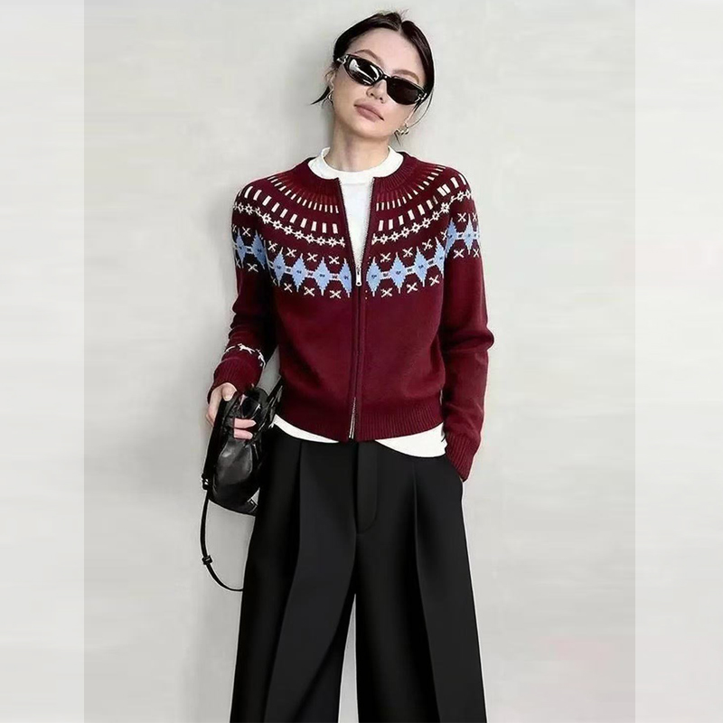 费尔岛酒红色针织毛衣阔腿裤套装