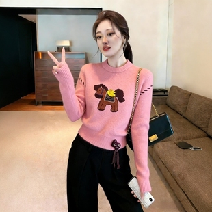 2026超火穿搭一整套港式高级感时尚气质减龄粉色圆领毛衣套装裤女