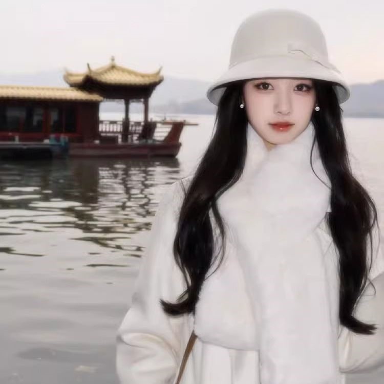 配大衣的帽子留洋千金感白色赫本