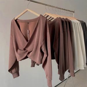 兮羊牧雪蝴蝶罩衫运动健身服短款双面穿时尚卫衣