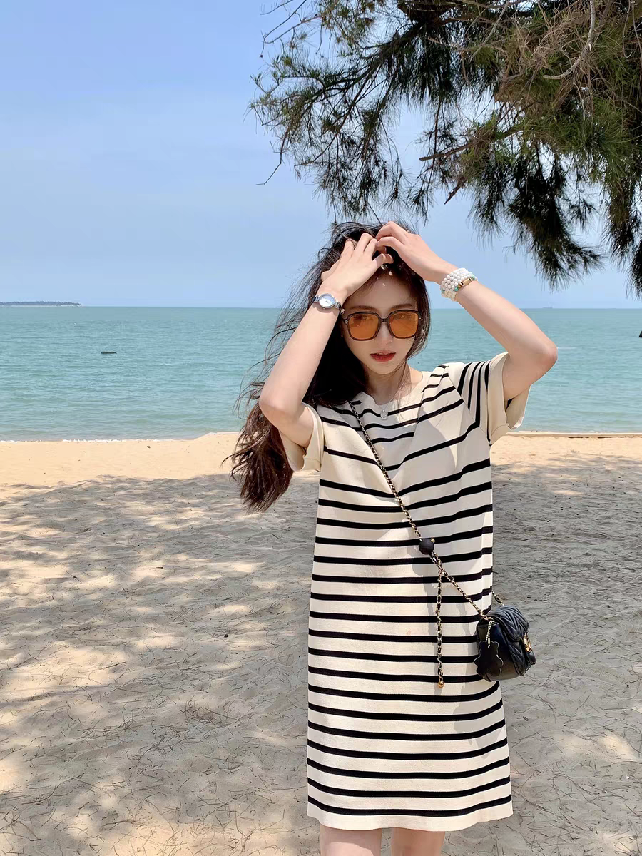 小众设计感针织黑杏条纹短袖连衣裙质感高级法式短裙茶歇裙夏