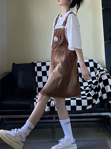 棕色牛仔背带裙宽松显瘦