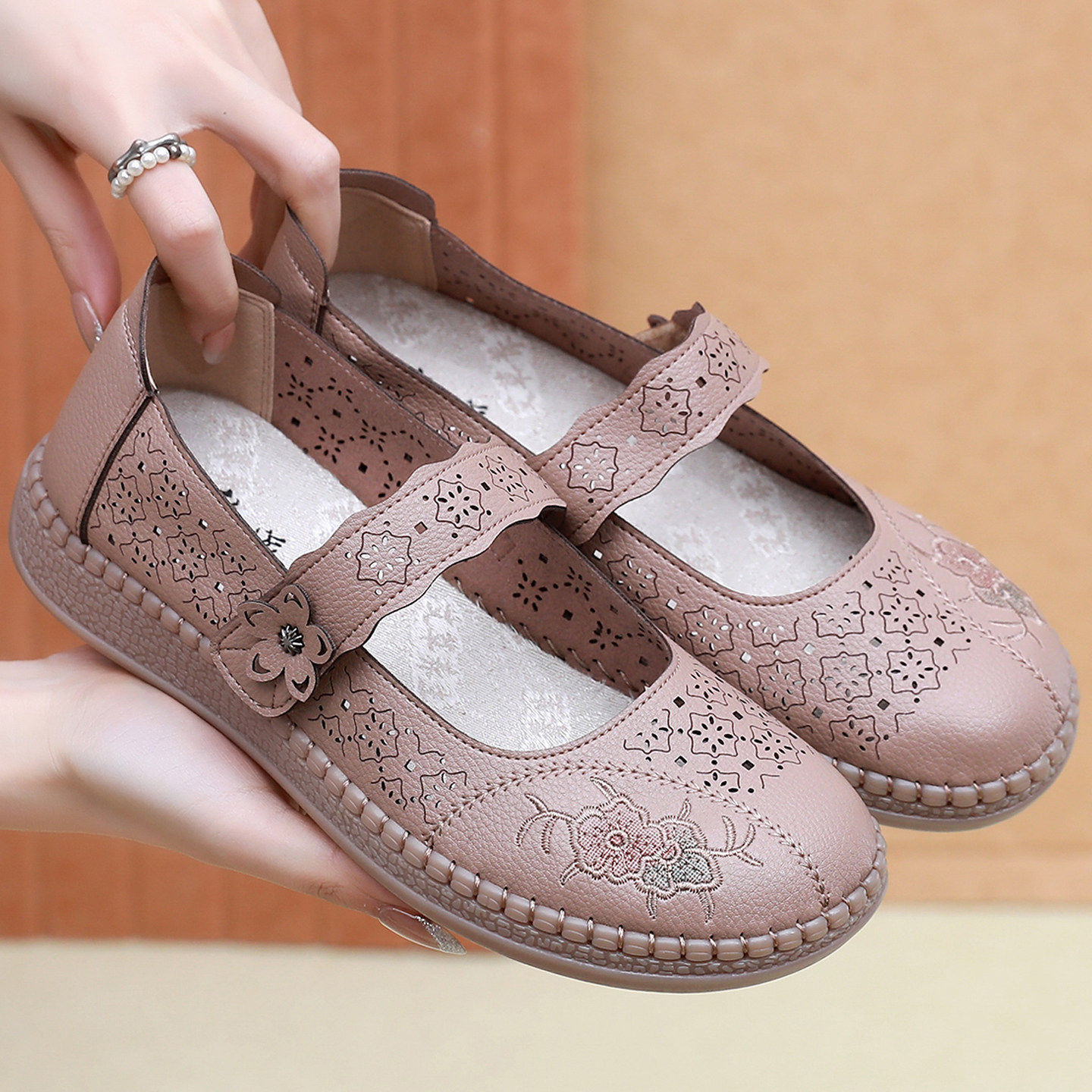 夏季老北京布鞋女网鞋平跟舒适透气软底妈妈鞋花朵镂空老人休闲鞋