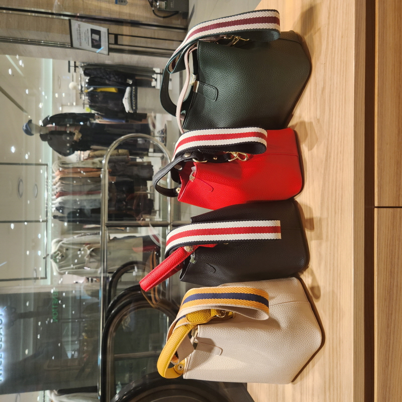 全韩百货 BENETTON 韩国代购2025冬 休闲包 BCBGF2-611 5K27