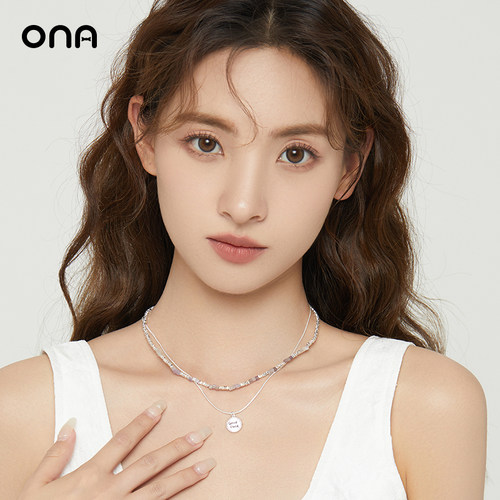 ONA双层叠带圆牌幸运字母项链女