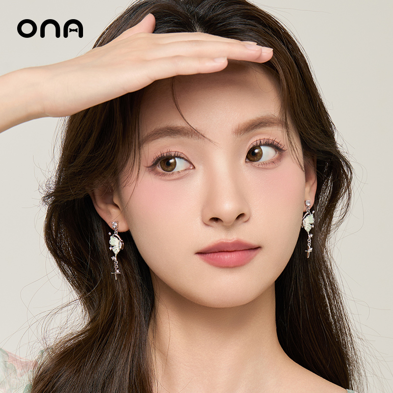 ona小众设计感蝴蝶耳环女