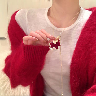 新年金色钱币红色丝绒飞马吊坠可抽拉项链女轻奢高级感毛衣链颈链