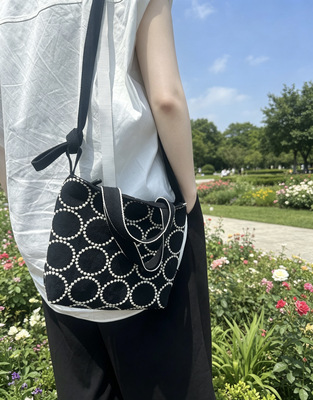 日式皆川明风格铃鼓刺绣简约单肩通勤棉麻布包遛弯女生斜挎休闲包