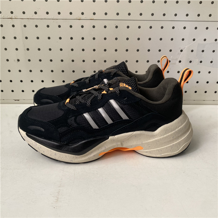 阿迪达斯MAXXCETUS 男女低帮织物透气减震耐磨休闲跑步鞋 IE3423