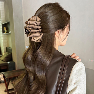 咖色波点缎面泡泡抓夹女高级感大号发卡饱满后脑勺鲨鱼夹盘发头饰