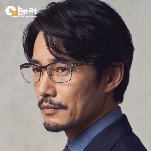 日本ONBEAT纯钛超轻方框商务眼镜