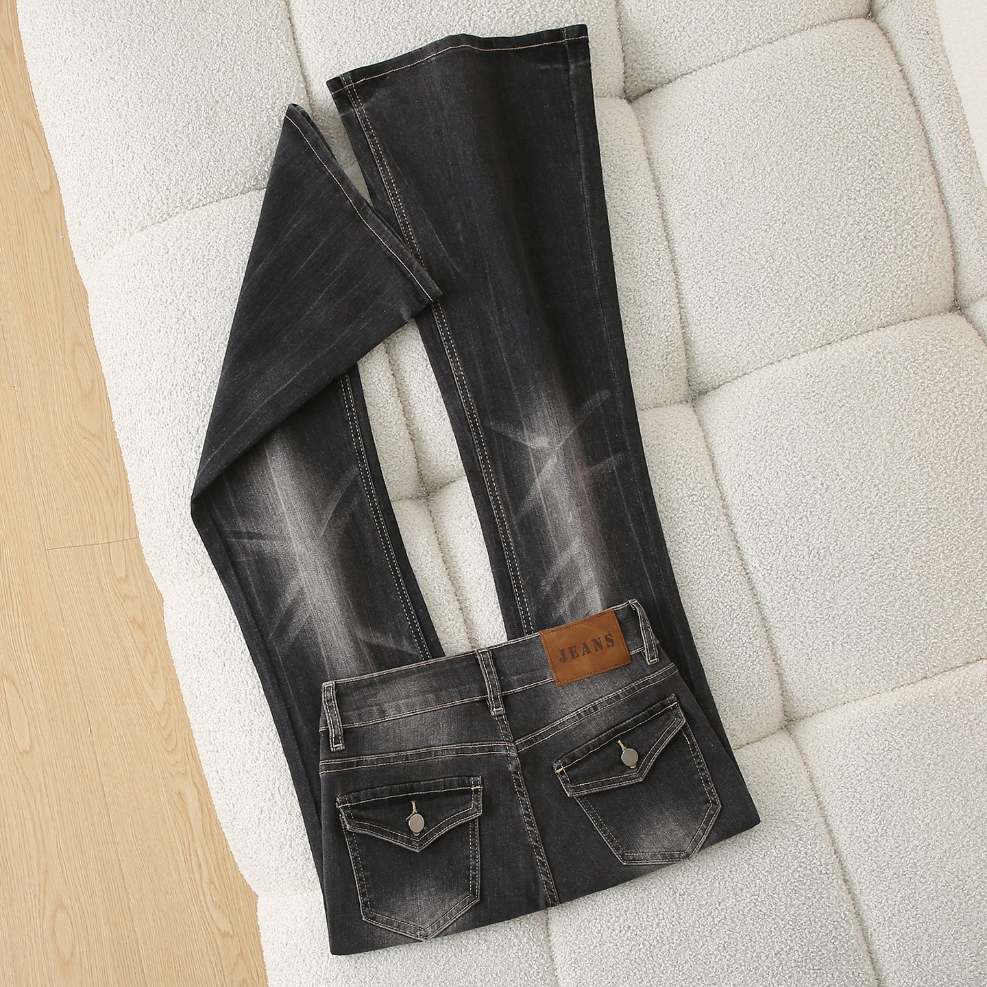 美式黑灰竹节纹微喇牛仔裤女2026春秋新款双扣喇叭裤低腰拖地长裤