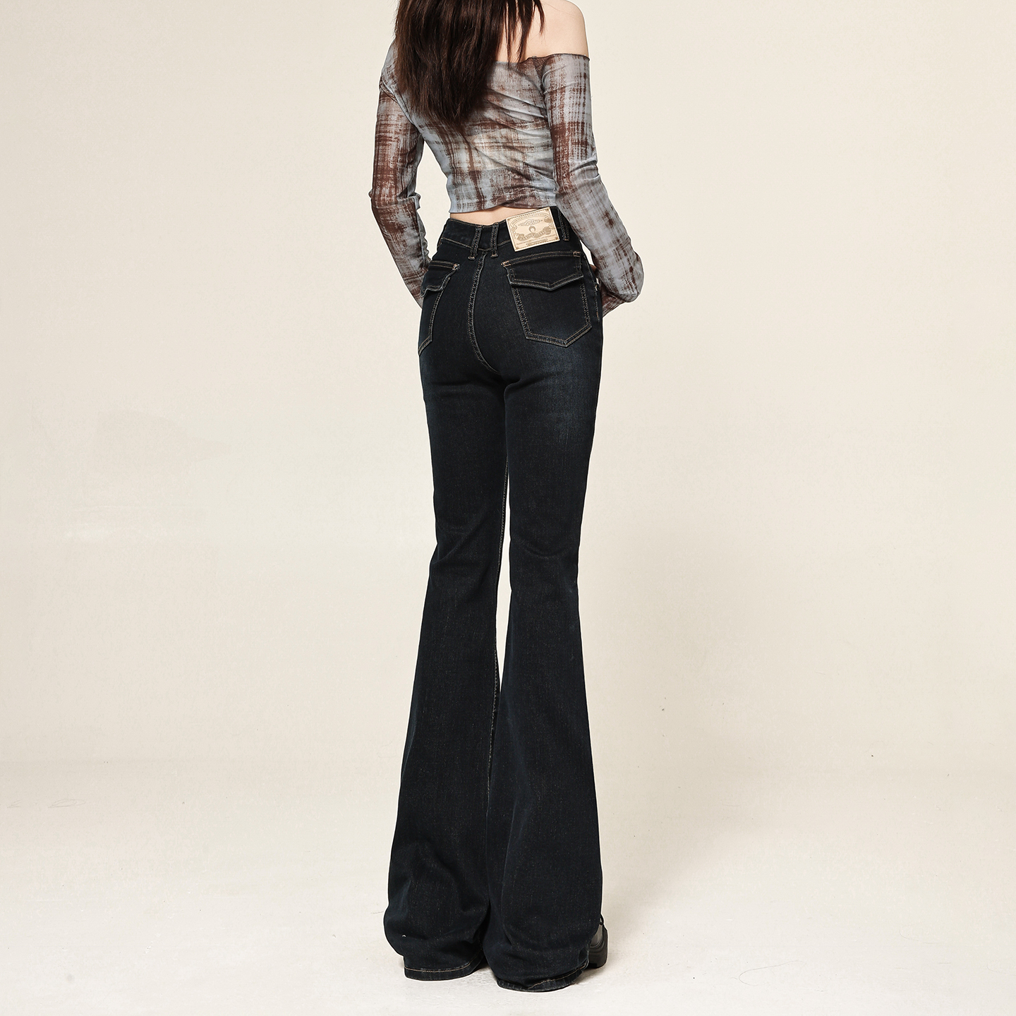 辣妹V腰微喇牛仔裤女2025新款