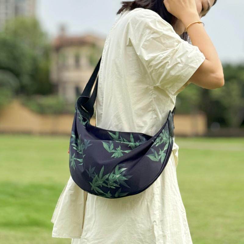 今年流行国风新中式竹叶印花女包