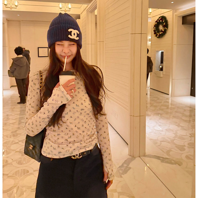 白色印花长袖t恤女秋冬内搭上衣