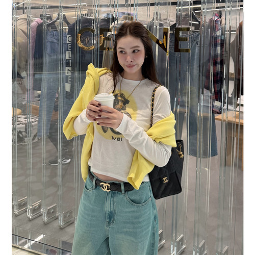 小狗印花长袖t恤女白色打底上衣