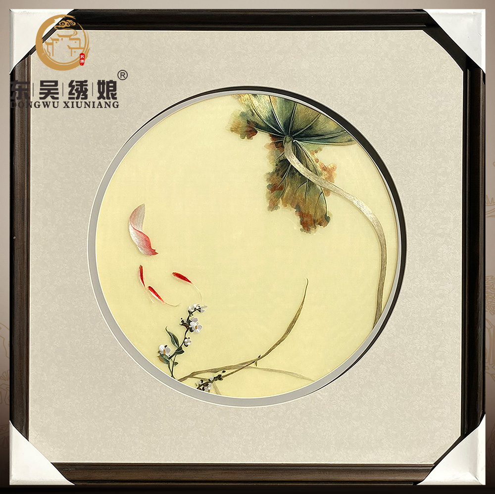 手工刺绣成品挂画荷花小鱼简约风格客厅餐厅背景墙装饰画苏绣玄关图片