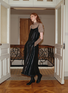 TOP家 优雅出挑 法式复古时髦叠穿 大摆量显瘦pu皮革吊带连衣裙