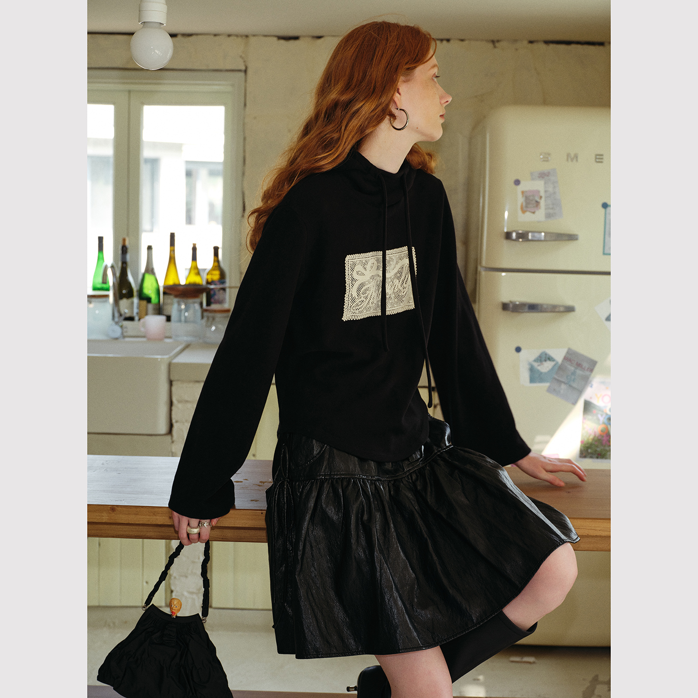 TOP家 法式浪漫复古 可可华绒暖感堆领连帽喇叭袖弧行下摆卫衣