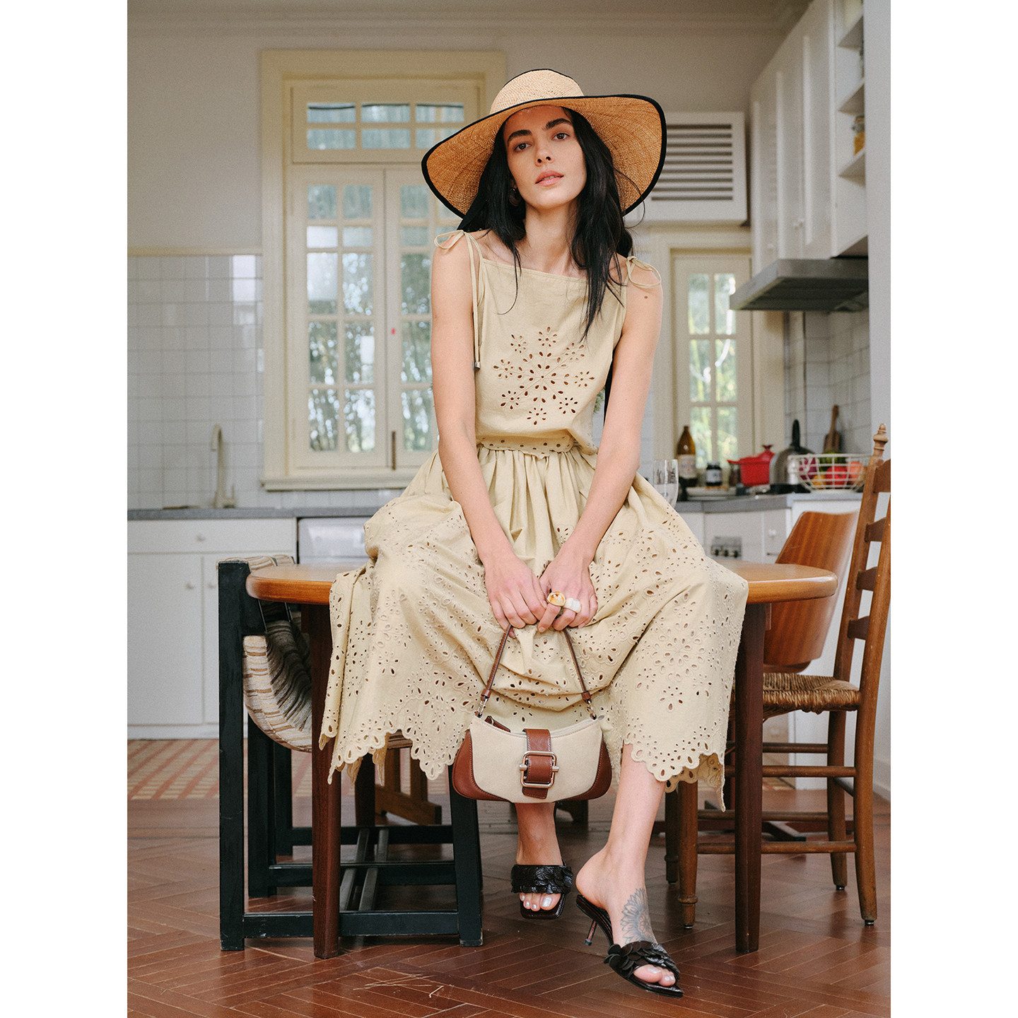 TOP家 假日漫步 法式复古松弛氛围 镂空刺绣吊带/CHAO大摆半身裙