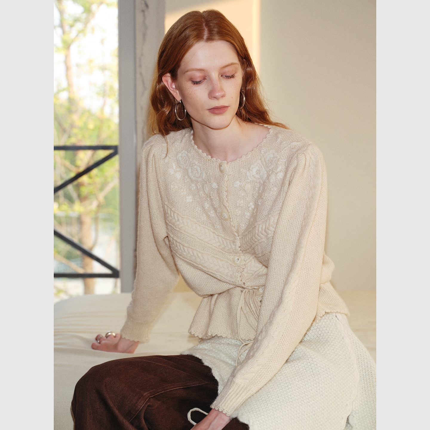 TOP家 针线交织 法式浪漫重工艺 荃手工刺绣钩花收腰羊毛针织开衫