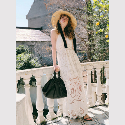 TOP家法式度假风 重工镂空绣花 极简优雅交叉系结刺绣露背连衣裙