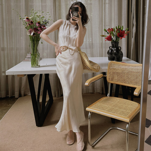 特TOP家 都市新中式 优雅气质铜氨丝浮雕提花无袖圆领上衣+半身裙