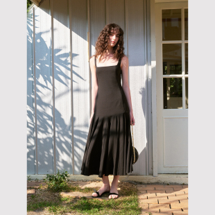 方领细肩带修身 TOP家 复古优雅小黑裙 法式 大摆连衣裙 优雅具象化