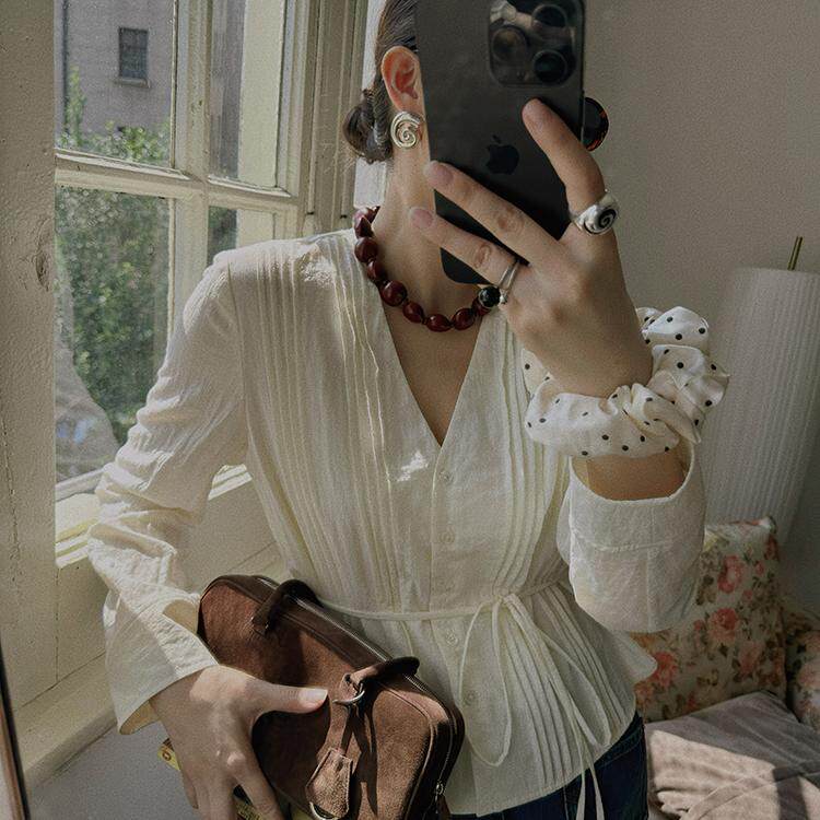 TOP家 浪漫减龄 法式复古塔克褶v领系结显瘦长袖上衣女